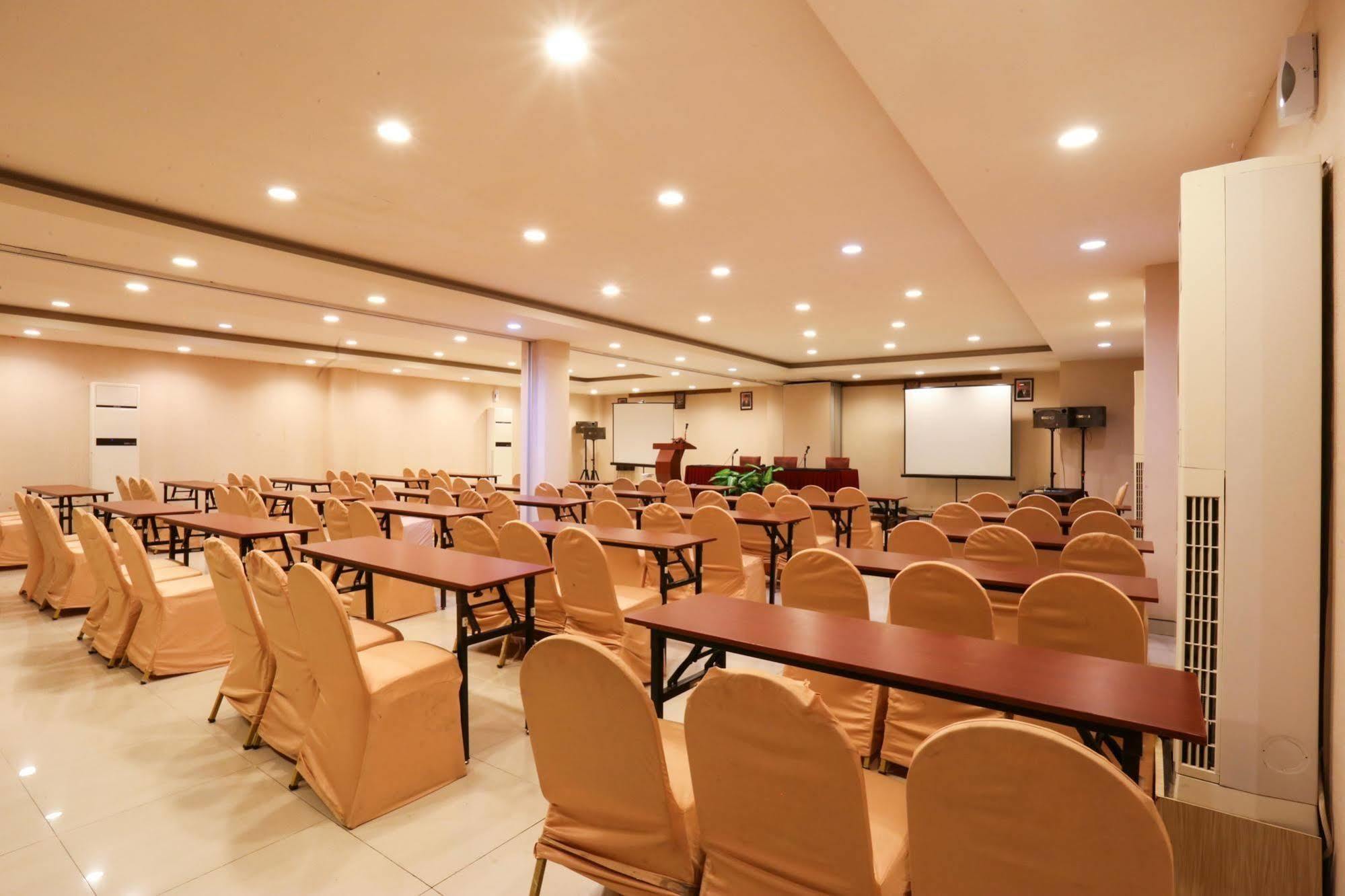 Collection O 1279 Hotel Grand Celino Μακασάρ Εξωτερικό φωτογραφία