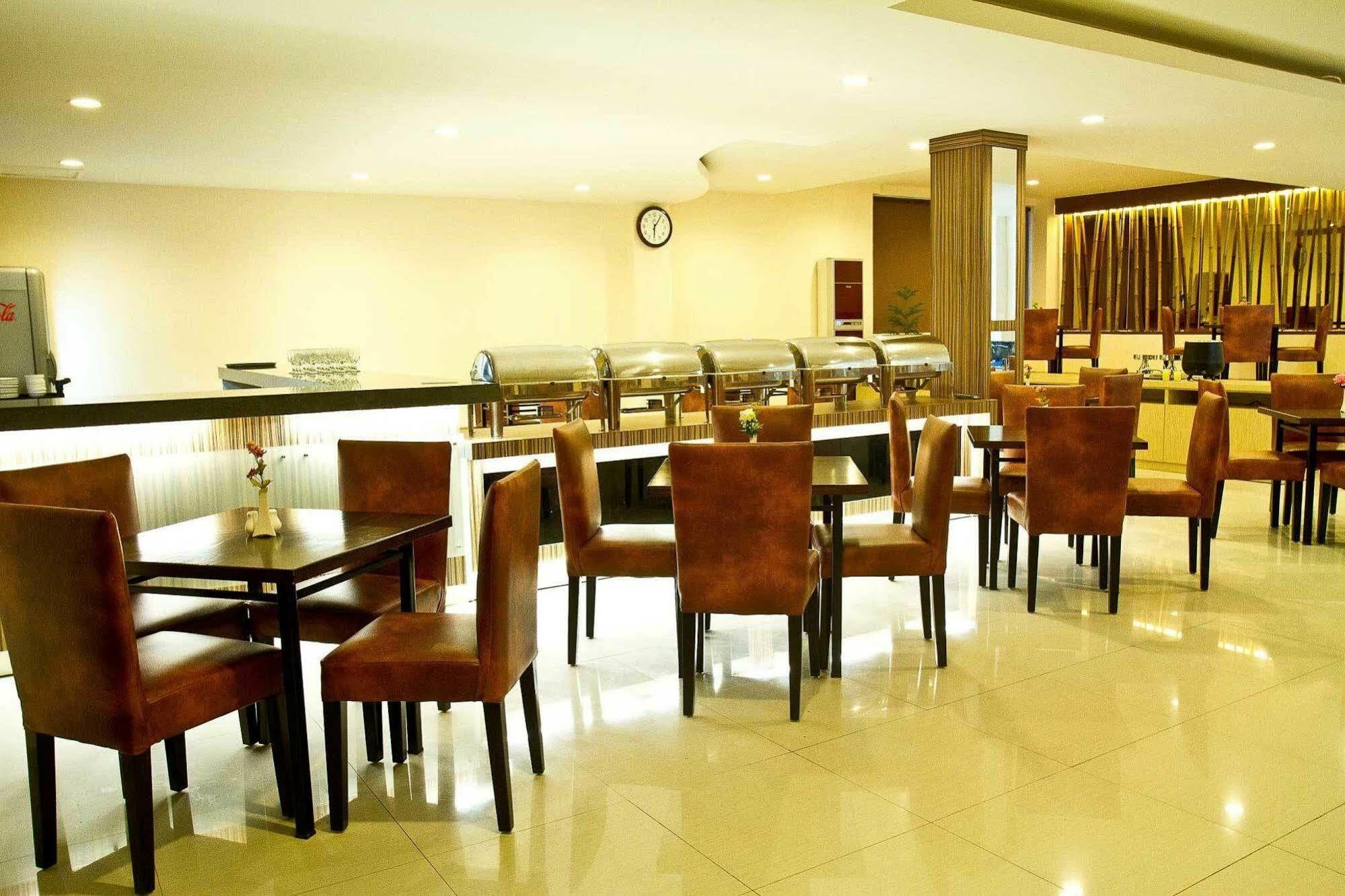 Collection O 1279 Hotel Grand Celino Μακασάρ Εξωτερικό φωτογραφία
